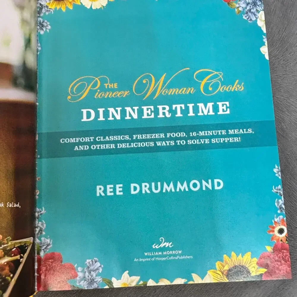 The Pioneer Woman Cooks Dinnertime Ree Drummond HC DJ Harper Collins 1st Edition